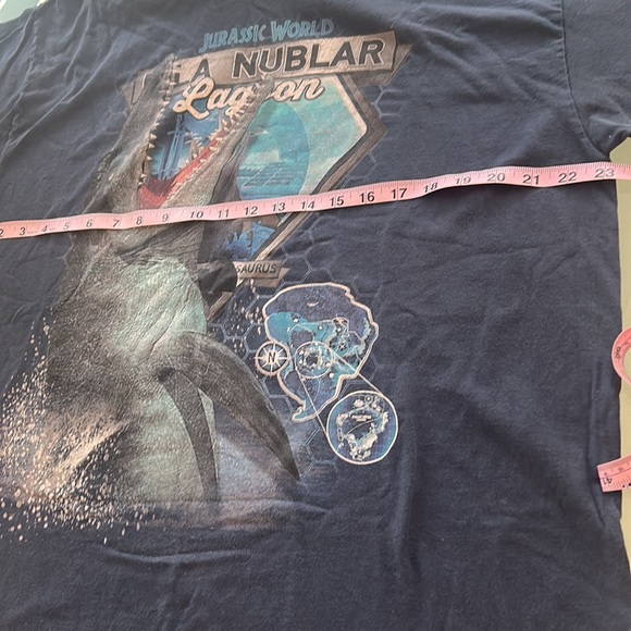 Jurassic World Blue Graphic T-Shirt Isla Nublar Lagoon Universal Studios XL GUC - Picture 14 of 17